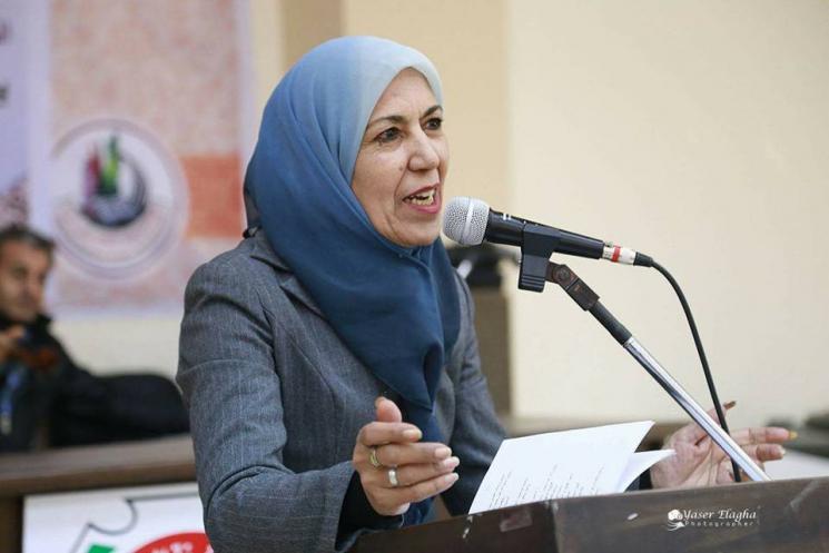 تعرف على الشاعرة التي لقبت بخنساء فلسطين